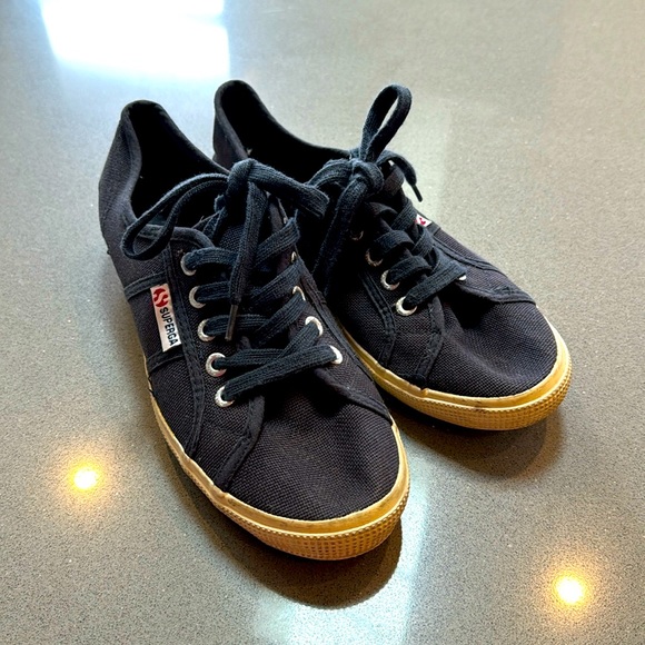 navy Superga sneakers wmn sz 8 - Picture 1 of 5